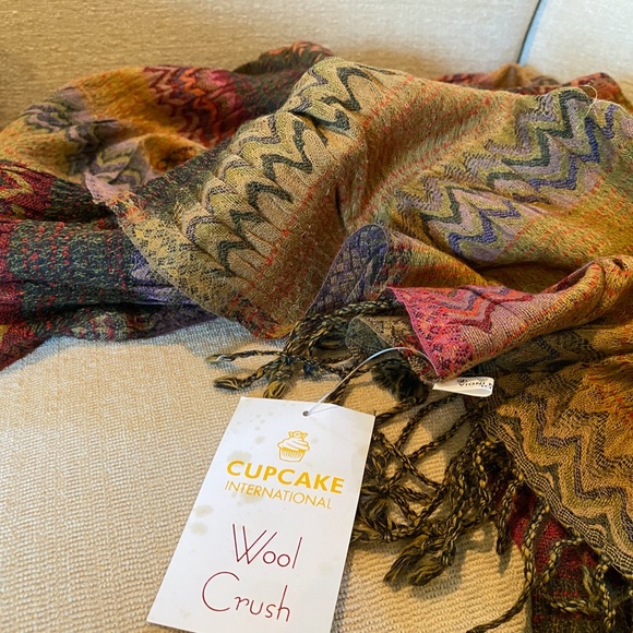 Cupcake International Hand-Loomed Wool Sca… - Picture 7 of 15